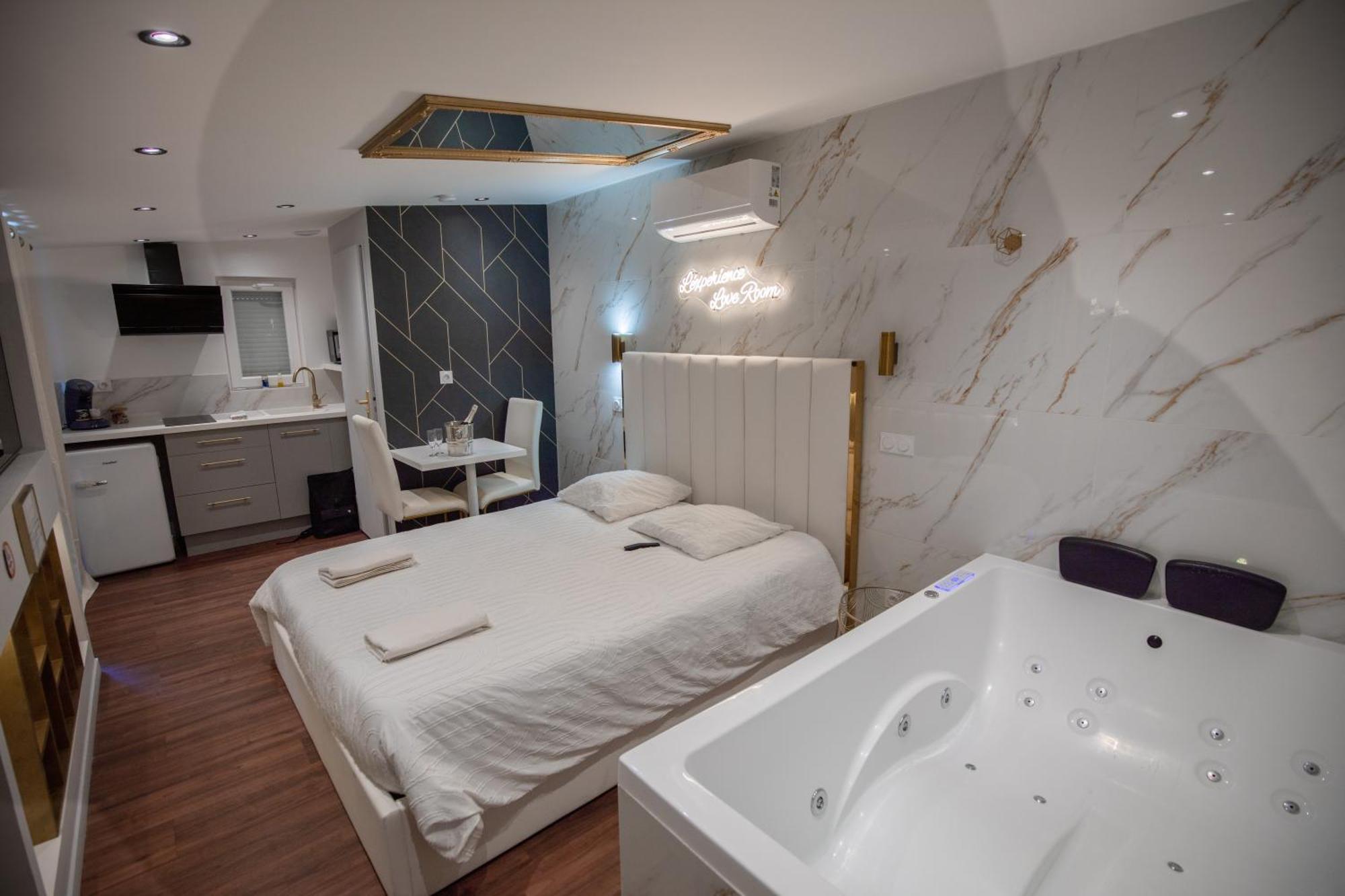 L'Experience Love Room Saint-Jean-Bonnefonds Eksteriør billede