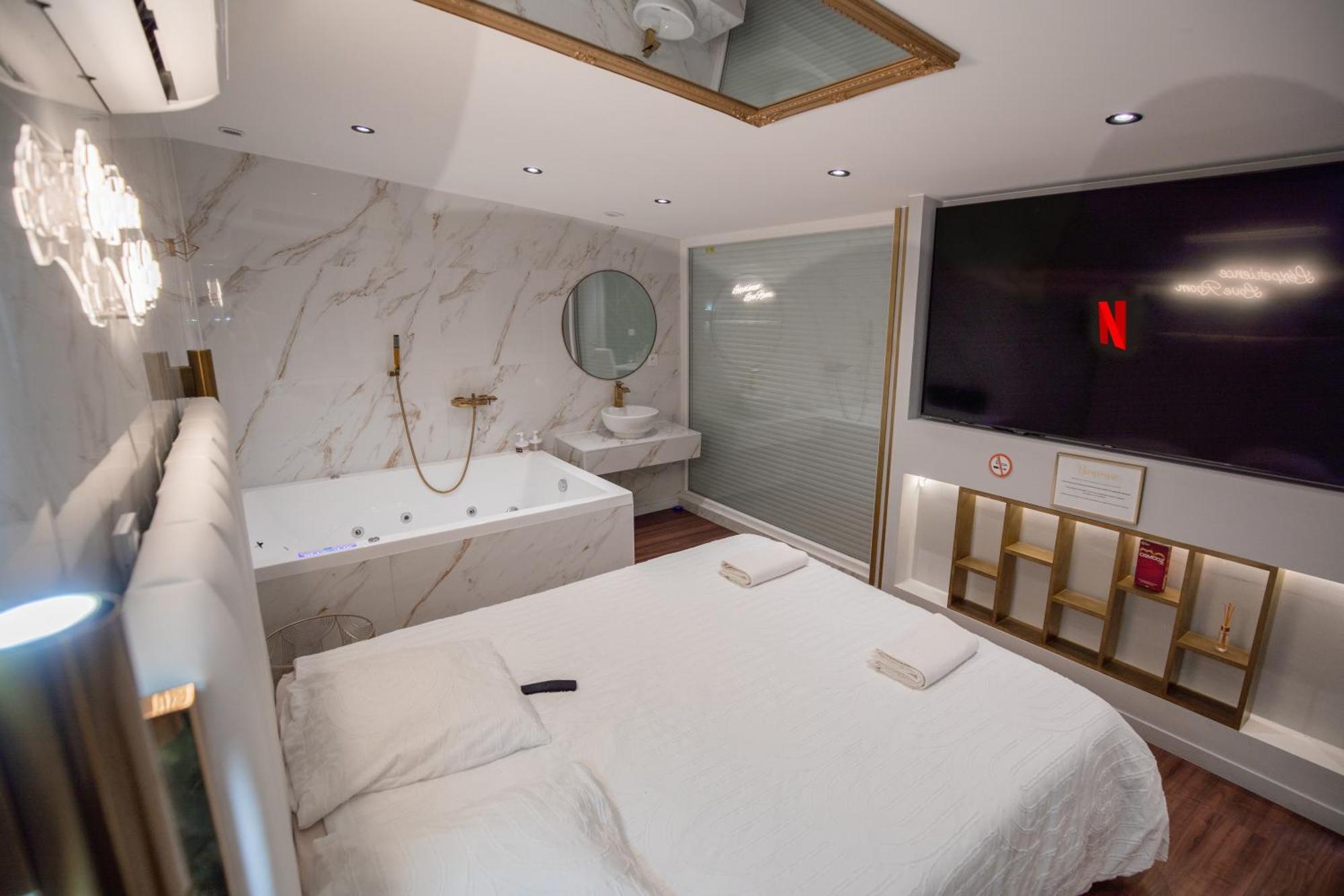 L'Experience Love Room Saint-Jean-Bonnefonds Eksteriør billede