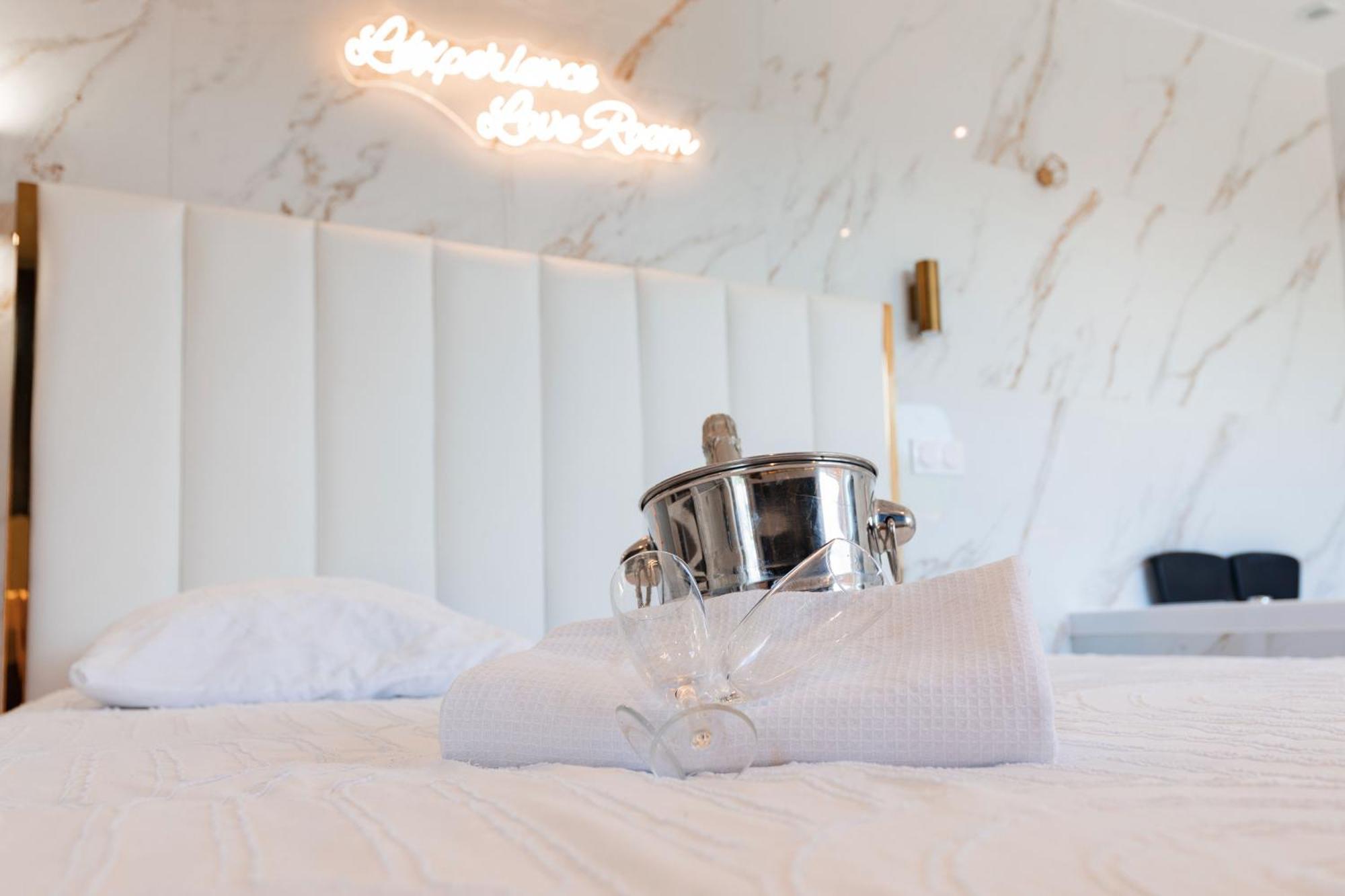L'Experience Love Room Saint-Jean-Bonnefonds Eksteriør billede