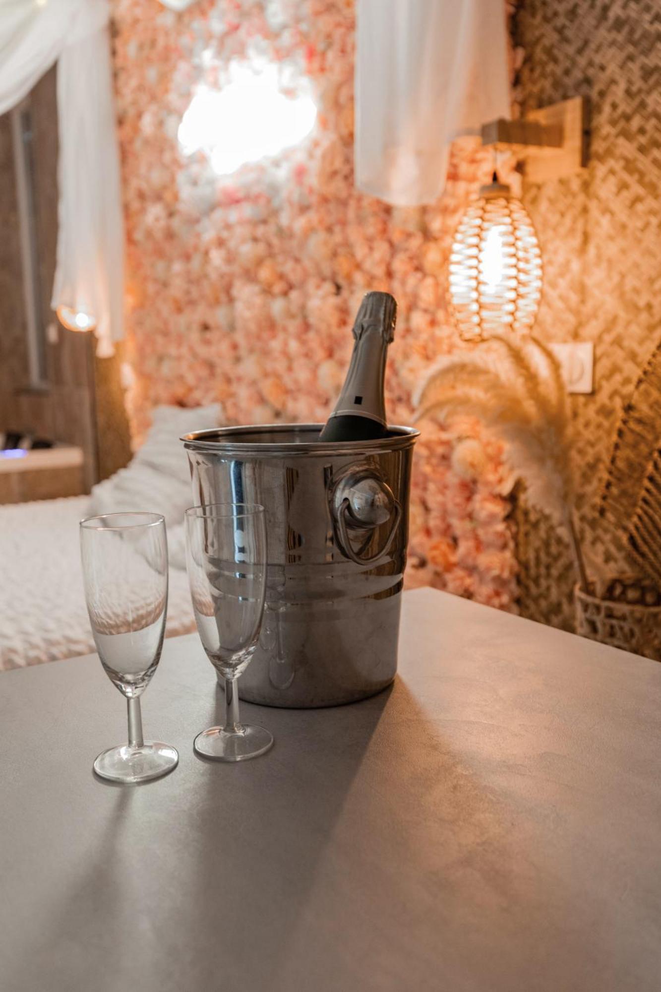 L'Experience Love Room Saint-Jean-Bonnefonds Eksteriør billede